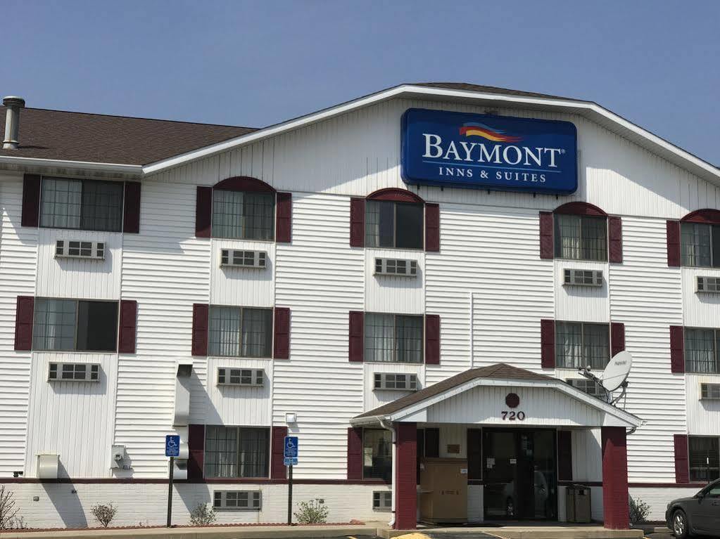 Baymont By Wyndham Cedar Rapids Hotel Exterior photo